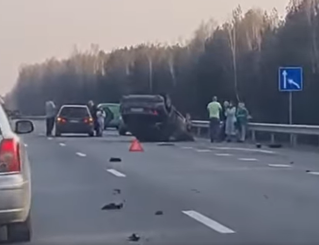 Возле Медемциемса на трассе А8 тяжелая авария. ВИДЕО