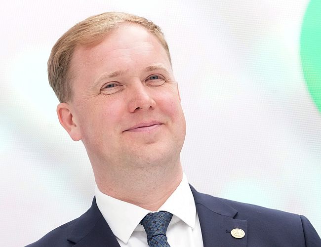 Завалим Европу «карумсом» и другие способы поднять экономику страны от министра Валайниса