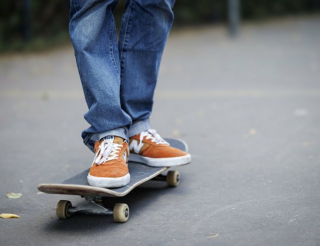 Подозрение на алкоголь и насилие: Кандава отстранила директора школы