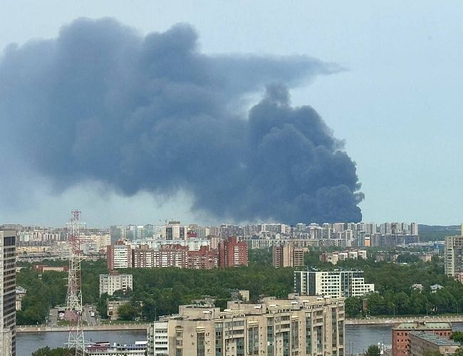 Украинские дроны атаковали Петербург: жителям не рекомендовано выходить из домов (ФОТО)