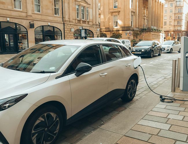 Свыше 700 000 гибридных автомобилей отозваны из-за риска возгорания: что случилось?