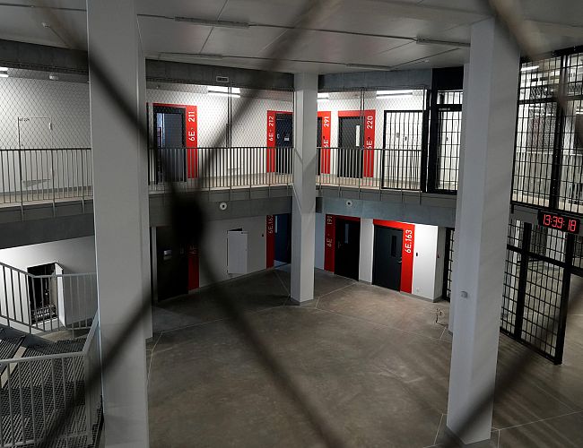 Этапом из Лиепаи в Лиепаю: заключенных перевели в новую тюрьму