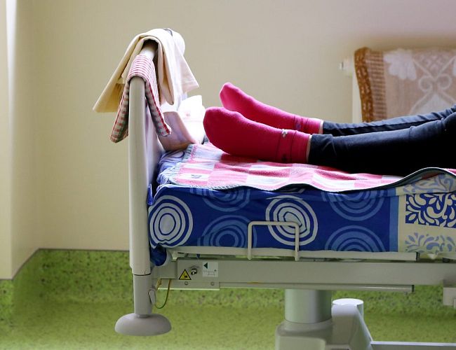 Со своими простынями, лекарствами и одеждой? В больницах могут вырасти цены на услуги