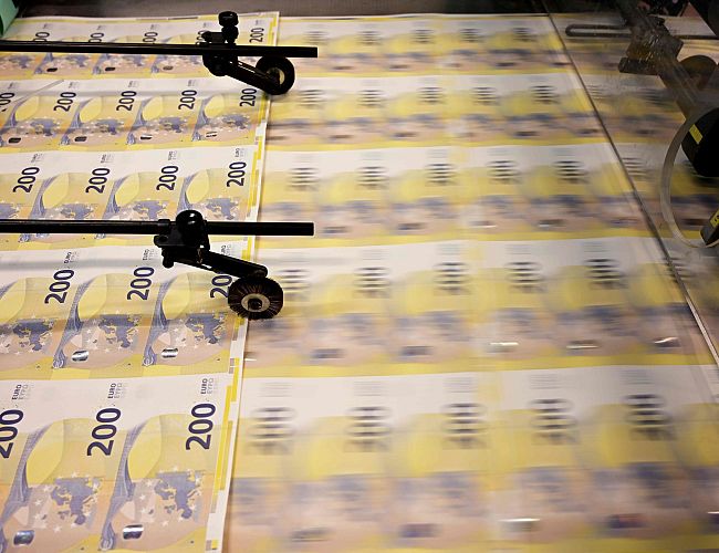 Ekonomisti: Latvijas ekonomika turpina nelielu, bet stabilu izaugsmi