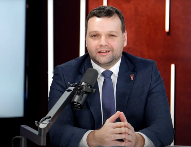 «Будто в лесу под ёлкой»: поздравление с Пасхой главы Минблага повеселило (ФОТО)