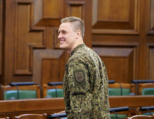 Это же огромный бизнес: Домбрава о том, как трудно бороться с мигрантами