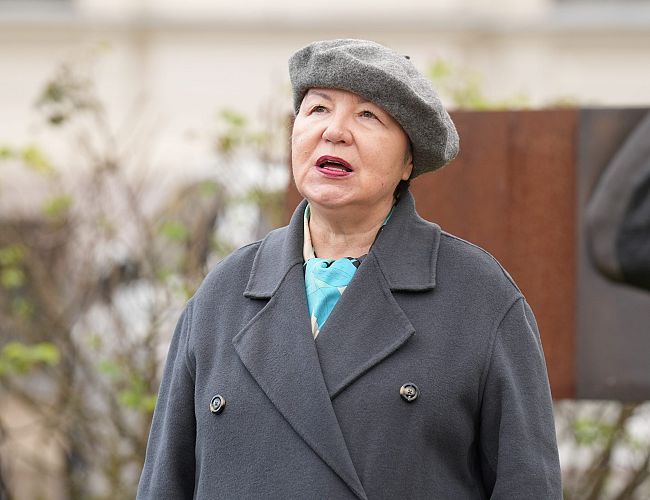 «Латыш! Не позволяй своим потомкам говорить по-английски»: у Ланги новая беда