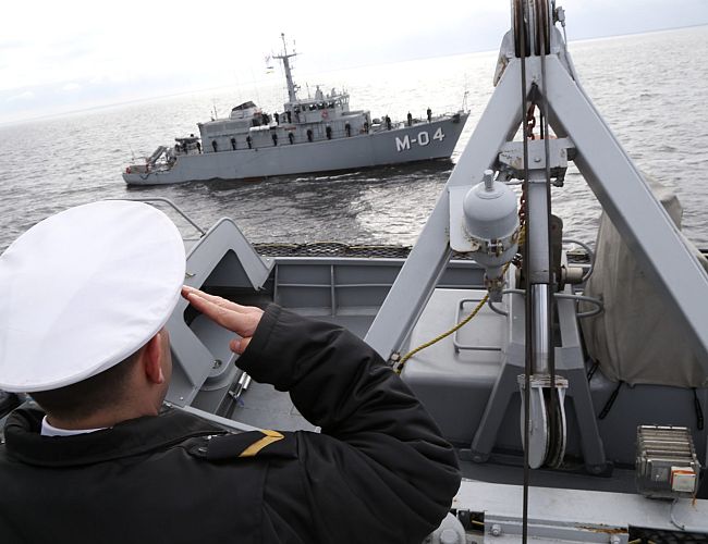 Латвийский корабль перехватил подозрительное российское судно на Балтике