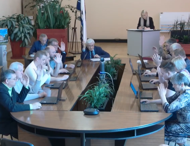 Голосовали не глядя: как в Краславе пенсионерам с российскими паспортами отказали в помощи