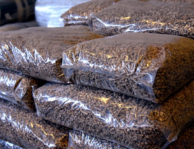 «Сколько нас ещё будут доить?» Жители в ужасе от цен на брикеты для отопления