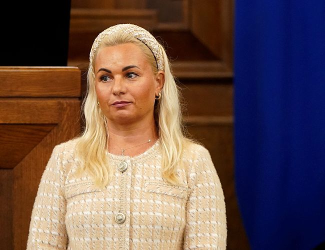 Над депутатом Еленой Клявиней сгустились тучи: латышского не знает?