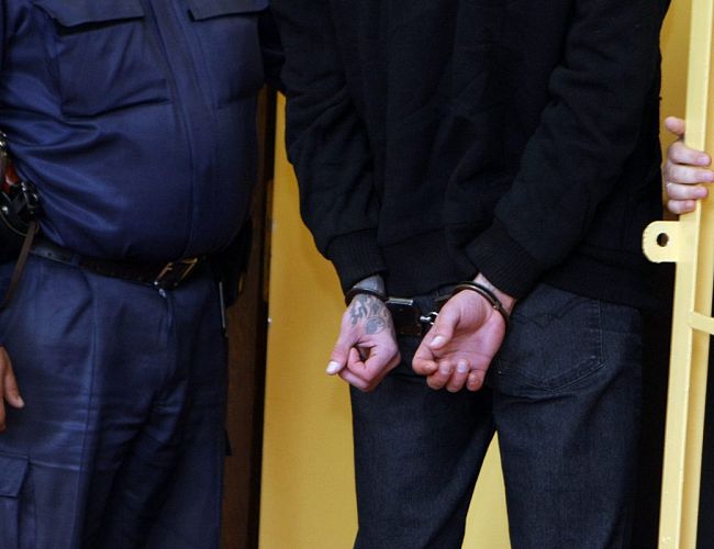 Мошенники позвонили и нарвались на полицейского; перед судом предстанет «денежный мул»