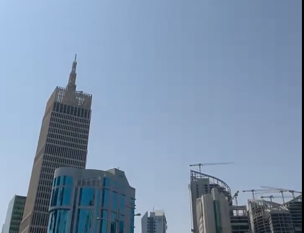 «Над нами летят военные самолёты. Русские недовольны, что пляж закрыли»: латвиец из Катара (ВИДЕО)