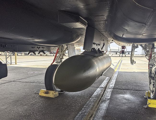 США бьют по бункерам: бомбы по 2,3 тонны в деле