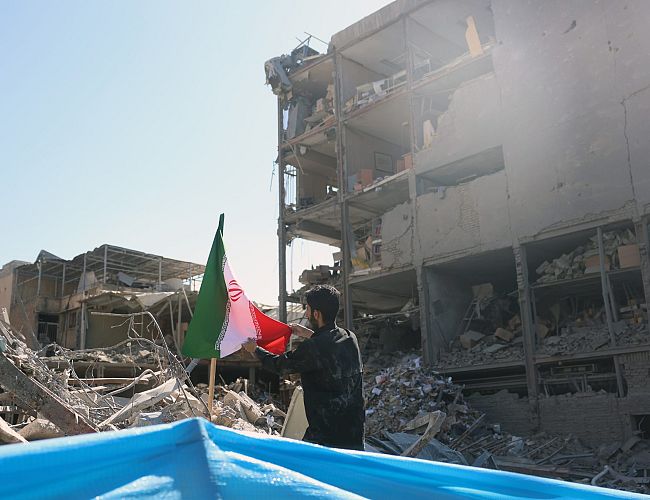 Трамп требует безоговорочной капитуляции Ирана. А Иран продолжает бить по целям в заливе