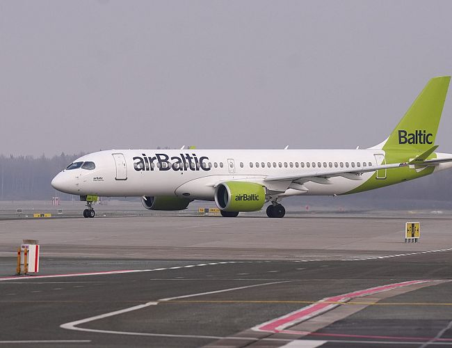 «airBaltic» patlaban neplāno celt biļešu cenas degvielas cenu pieauguma dēļ