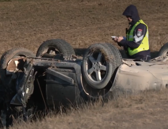 В тяжёлой аварии в Тукумском крае в пятницу пострадала семья с детьми