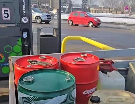 Latvijā degvielas uzpildes stacijās dīzeļdegvielas cena kopš konflikta Tuvajos Austrumos pieaugusi par aptuveni 20%