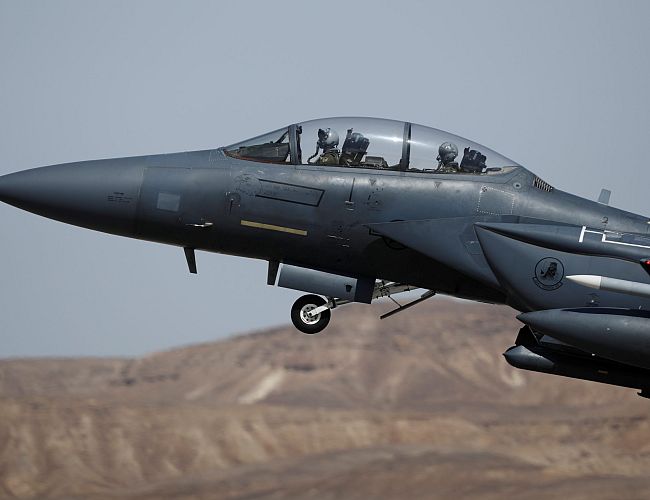 Первый самолёт ВВС США cбит прямо над Ираном: обе стороны искали спасшегося лётчика — нашли свои