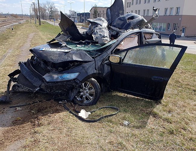 В Даугавпилсе легковой автомобиль попал под поезд (ВИДЕО)