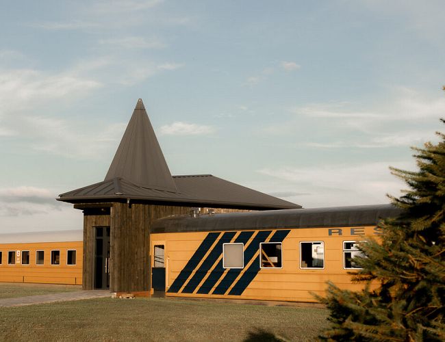 Поспать на кровати Пугачёвой: из вагонов Рига-Москва под Вентспислом сделают гостиницу