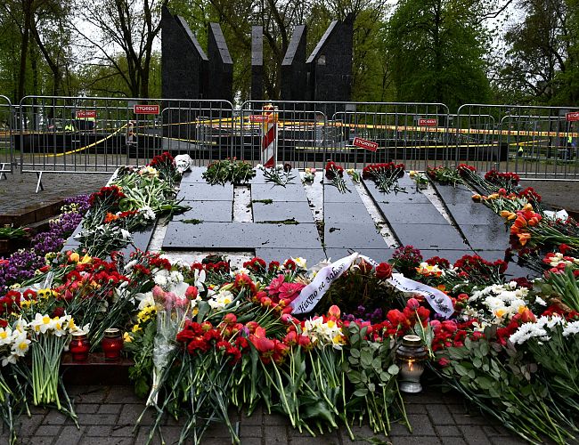 Полиция: 9 мая в отдельных случаях использовались символы, прославляющие военную агрессию