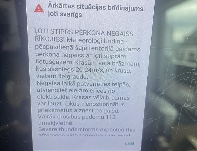 Кофемашина испугалась грозы: в Латвии предупреждение пришло на экран аппарата
