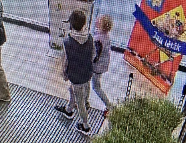 Вышли из магазина и пропали: два маленьких ребенка благополучно нашлись (Дополнено)