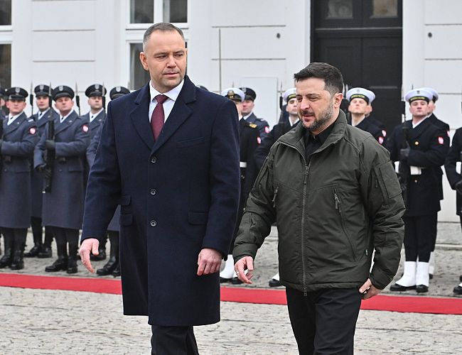 Президент Польши лишил Владимира Зеленского высшей награды своей страны: за что?