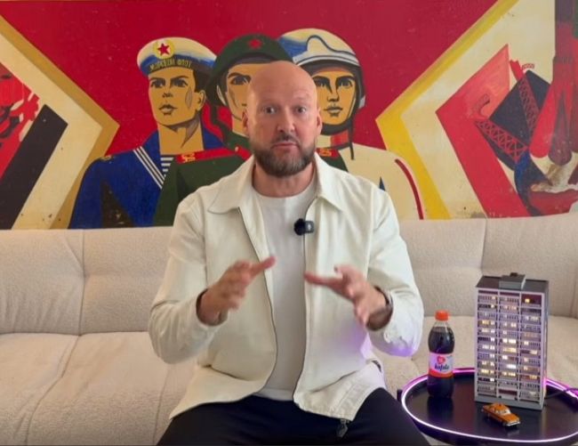 «Гопник в Adidas»: как Bald and bankrupt описал Латвию
