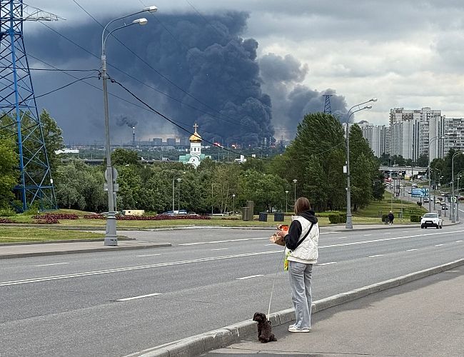 Москва подверглась крупнейшей атаке с начала войны: горит НПЗ, выпал «нефтяной дождь» (ФОТО, ВИДЕО)