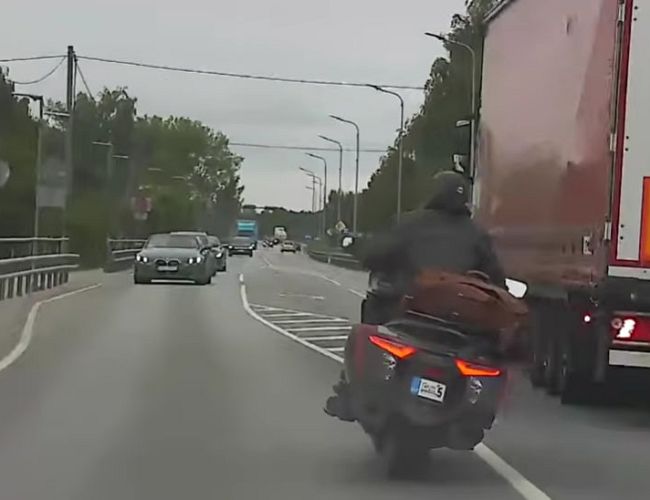 Штраф 6700 евро! Байкер из Эстонии поплатился за гонки с полицией Латвии (Видео)