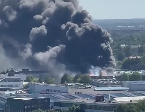 Столб дыма над торговым центром: взрыв и пожар возле Rīga Plaza (видео) — дополнено