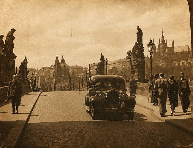 А чехи чуть что переходят на русский: где уж тут учить язык. Довоенная Чехословакия русскими глазами