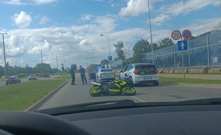 Грузовик с группой туристов перевернулся на Алтае, один человек погиб