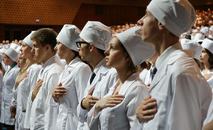 Эксперт: спрос на молодых врачей из Латвии за границей очень большой