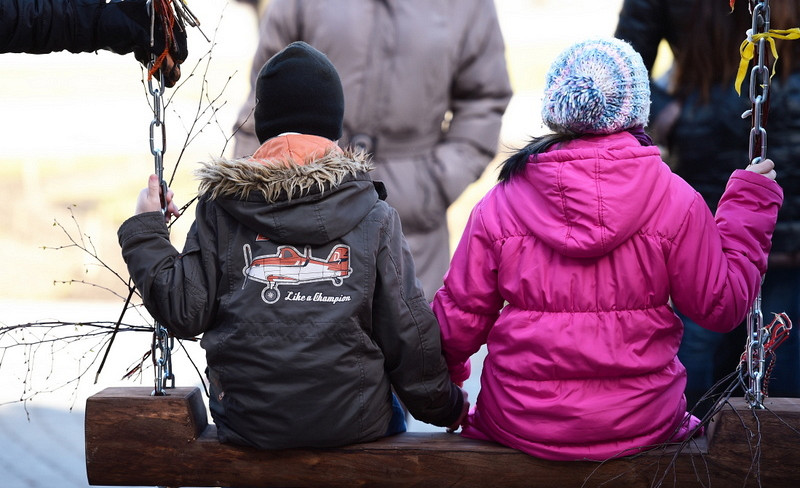 Rīgā policisti no antisanitāriem apstākļiem izņem četrus mazus bērnus