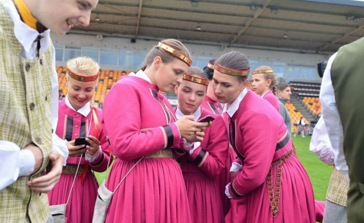 Nākamnedēļ visās Latvijas pašvaldībās sāks Skolu jaunatnes dziesmu un deju svētku norisi