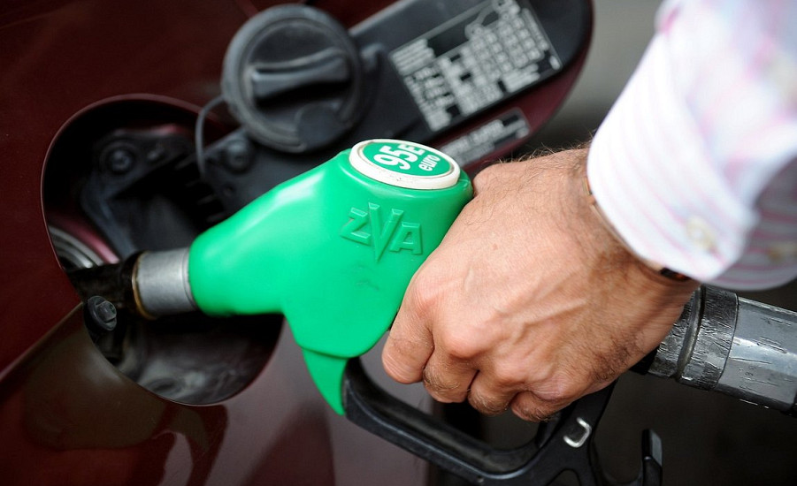 Baltijas valstīs degvielas cenām pretējas tendences, Rīgā cenas aug