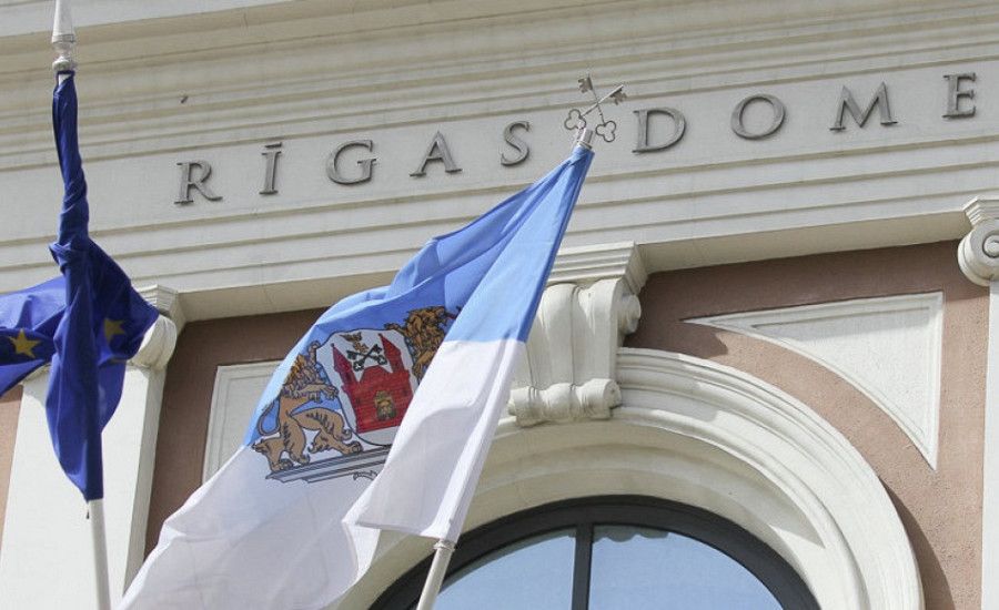 Pēc opozīcijas pieprasījuma pārliecināties par lēmumprojekta tiesiskumu otru reizi pārtrauc Rīgas domes sēdi