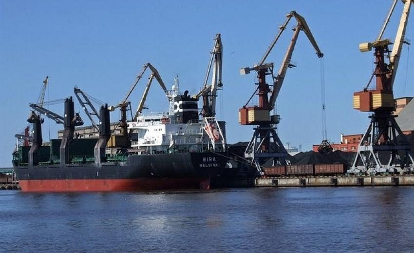 Минус одна отрасль: грузооборот Рижского порта рухнул сразу на 25%