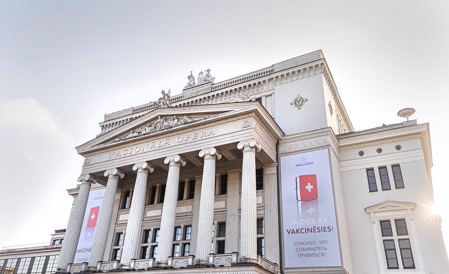 Par vakcināciju mobilajā punktā pie Latvijas Nacionālās operas dāvās ielūgumu uz izrādi