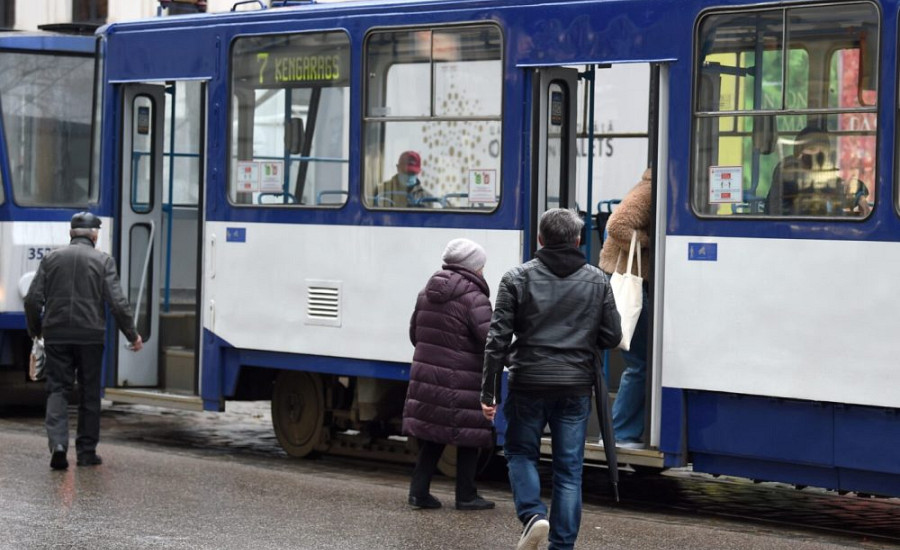 Rīgas sabiedriskā transporta vienreizējās braukšanas biļetes varēs iegādāties tikai iepriekšpārdošanā