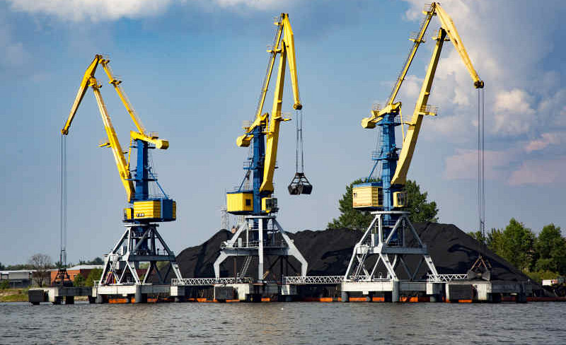 Latvijas ostās trīs mēnešos pārkrauts par 10,5% vairāk kravu