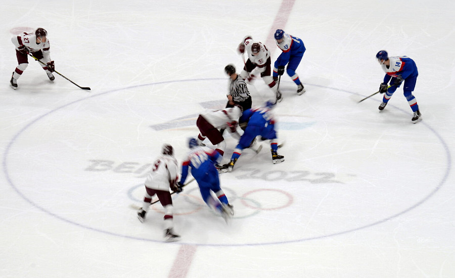 Latvijas hokeja izlase zaudē Slovākijai un cieš neveiksmi arī trešajā spēlē