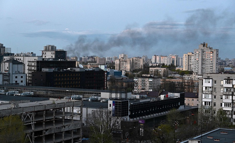 В Киеве прозвучали взрывы; есть попадание в объект критической инфраструктуры
