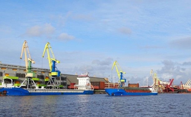 Latvijas ostās četros mēnešos pārkrauts par 13,1% vairāk kravu