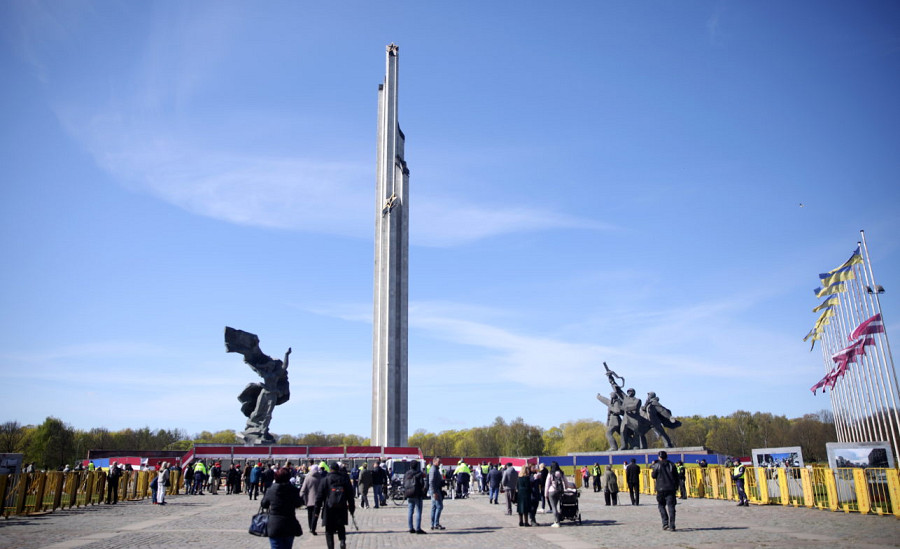 СГБ предлагает запретить шествие Русского союза Латвии в защиту памятника в Пардаугаве