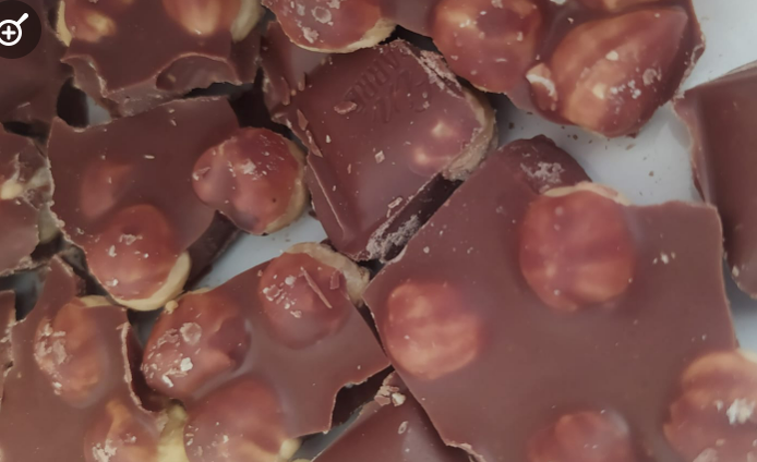 Кругом обман: покупательница взвесила плитку шоколада из Lidl и была шокирована