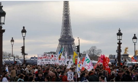 Массовые протесты против пенсионной системы во Франции: задержаны более 200 человек (ФОТО, ВИДЕО)